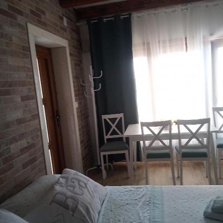 Studio Apartman Luka Starigrad Paklenica Extérieur photo