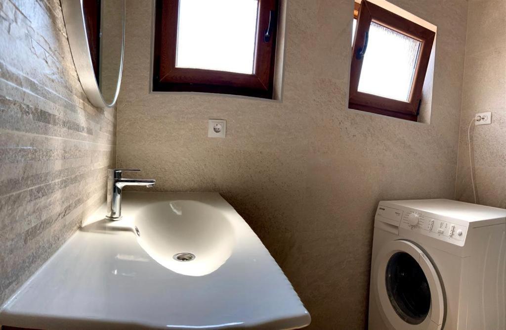 Studio Apartman Luka Starigrad Paklenica Extérieur photo